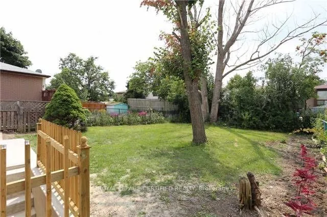 Photo 2 of 66 Glenvale Boulevard, Brampton, Northgate — HOMEH