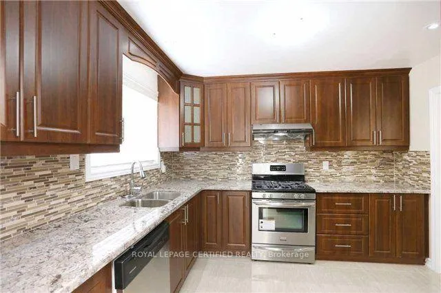 Photo 5 of 66 Glenvale Boulevard, Brampton, Northgate — HOMEH