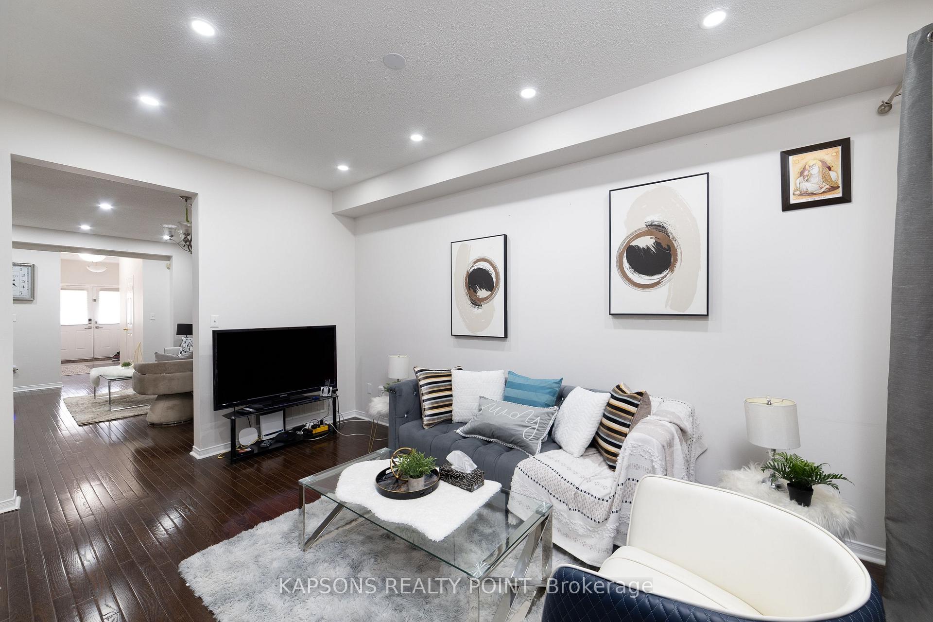 Photo 14 of 78 Gulfbrook Circle, Brampton, Sandringham-Wellington — HOMEH