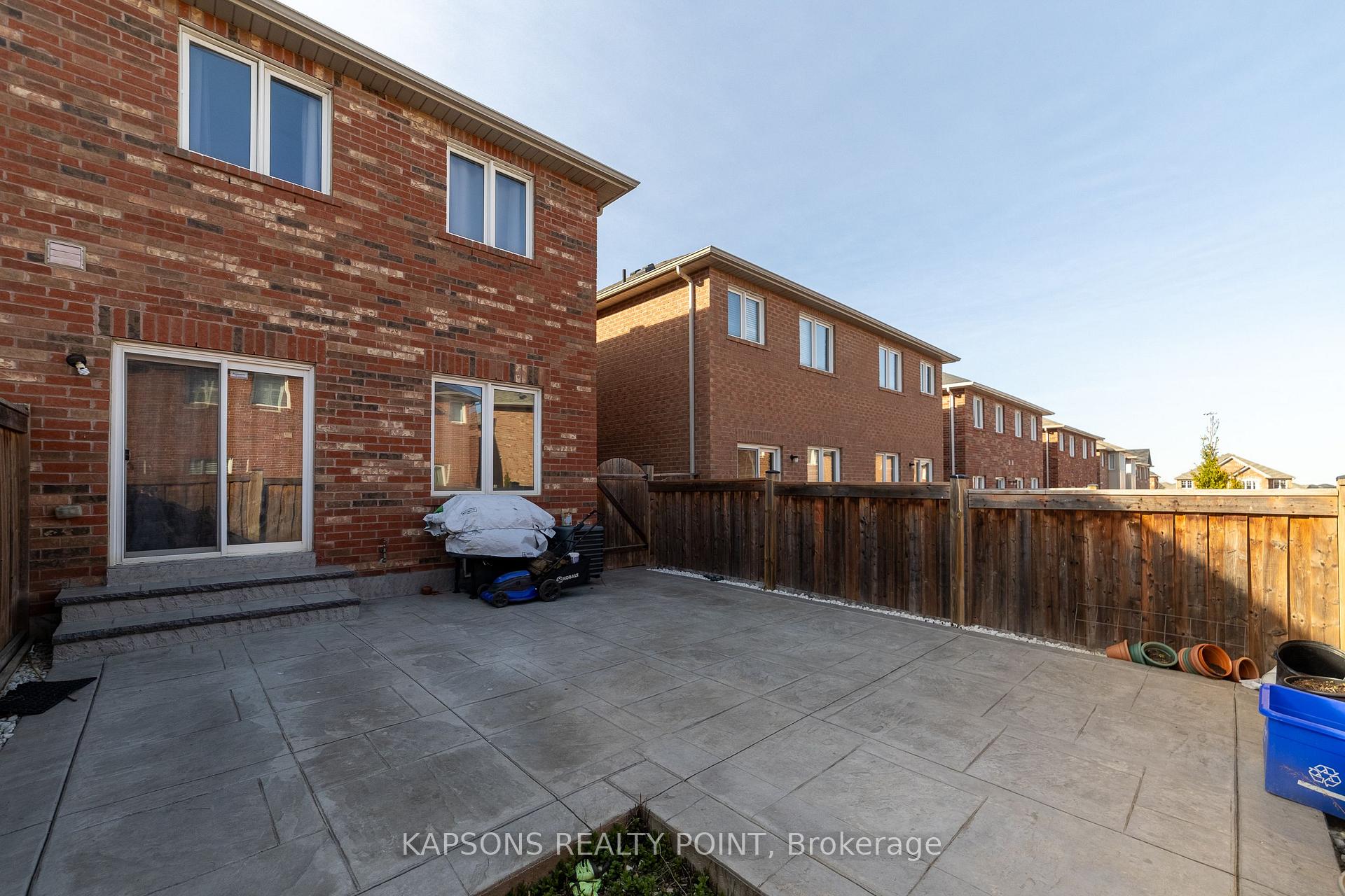 Photo 70 of 78 Gulfbrook Circle, Brampton, Sandringham-Wellington — HOMEH