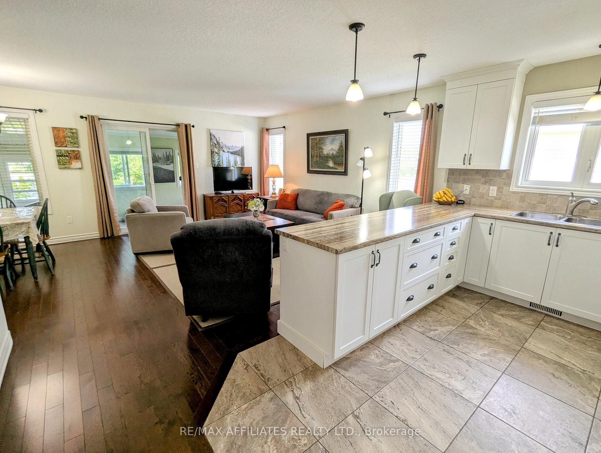 Photo 13 of 230 Wood Avenue, Smiths Falls — HOMEH