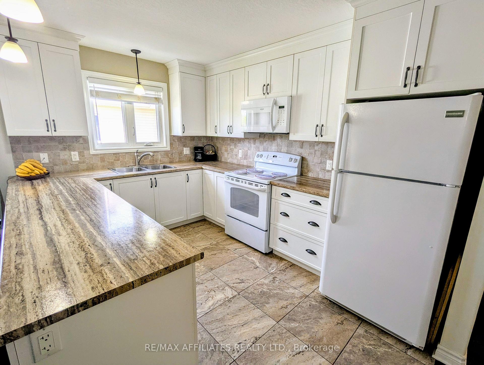 Photo 31 of 230 Wood Avenue, Smiths Falls — HOMEH