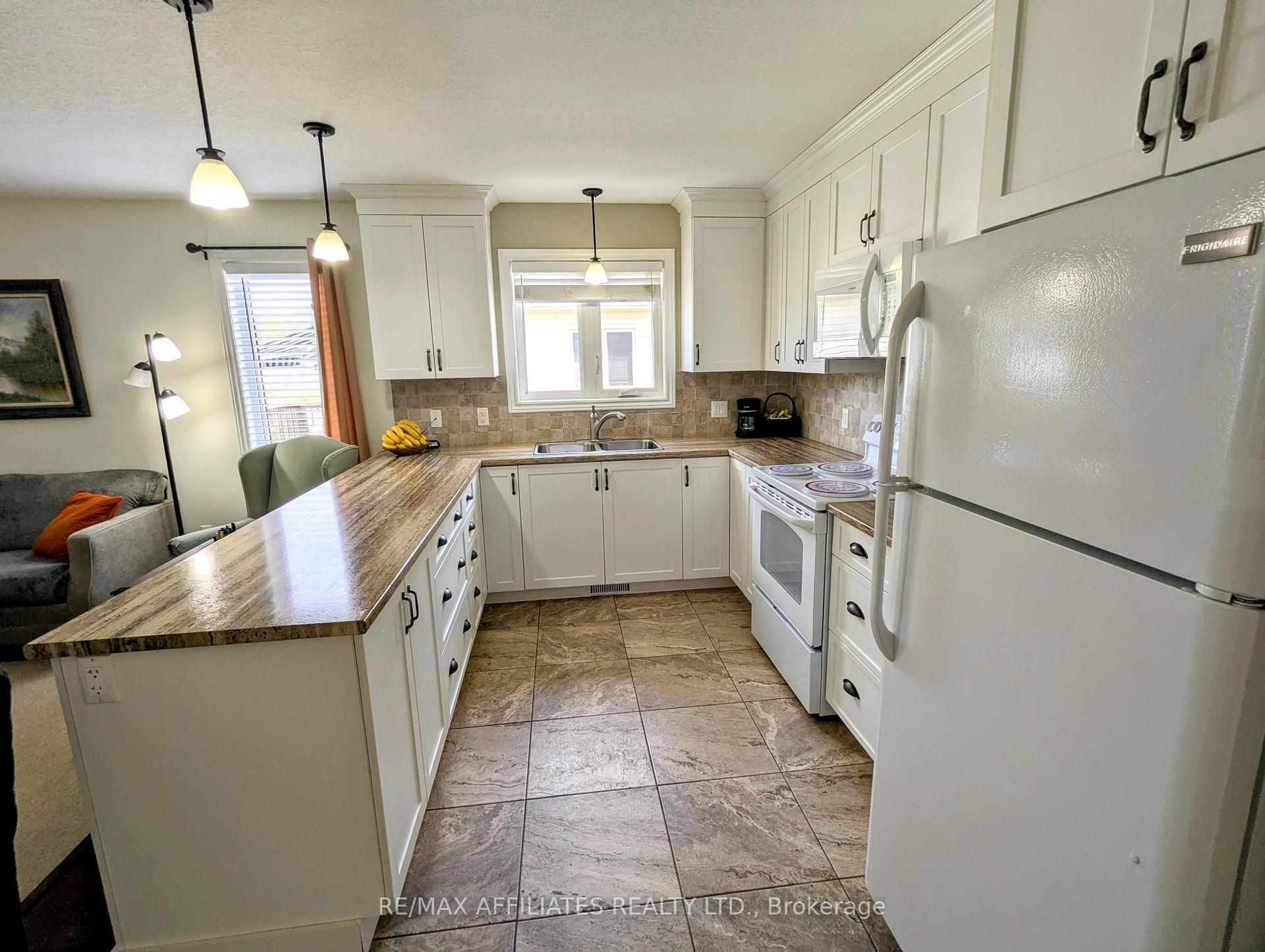 Photo 33 of 230 Wood Avenue, Smiths Falls — HOMEH