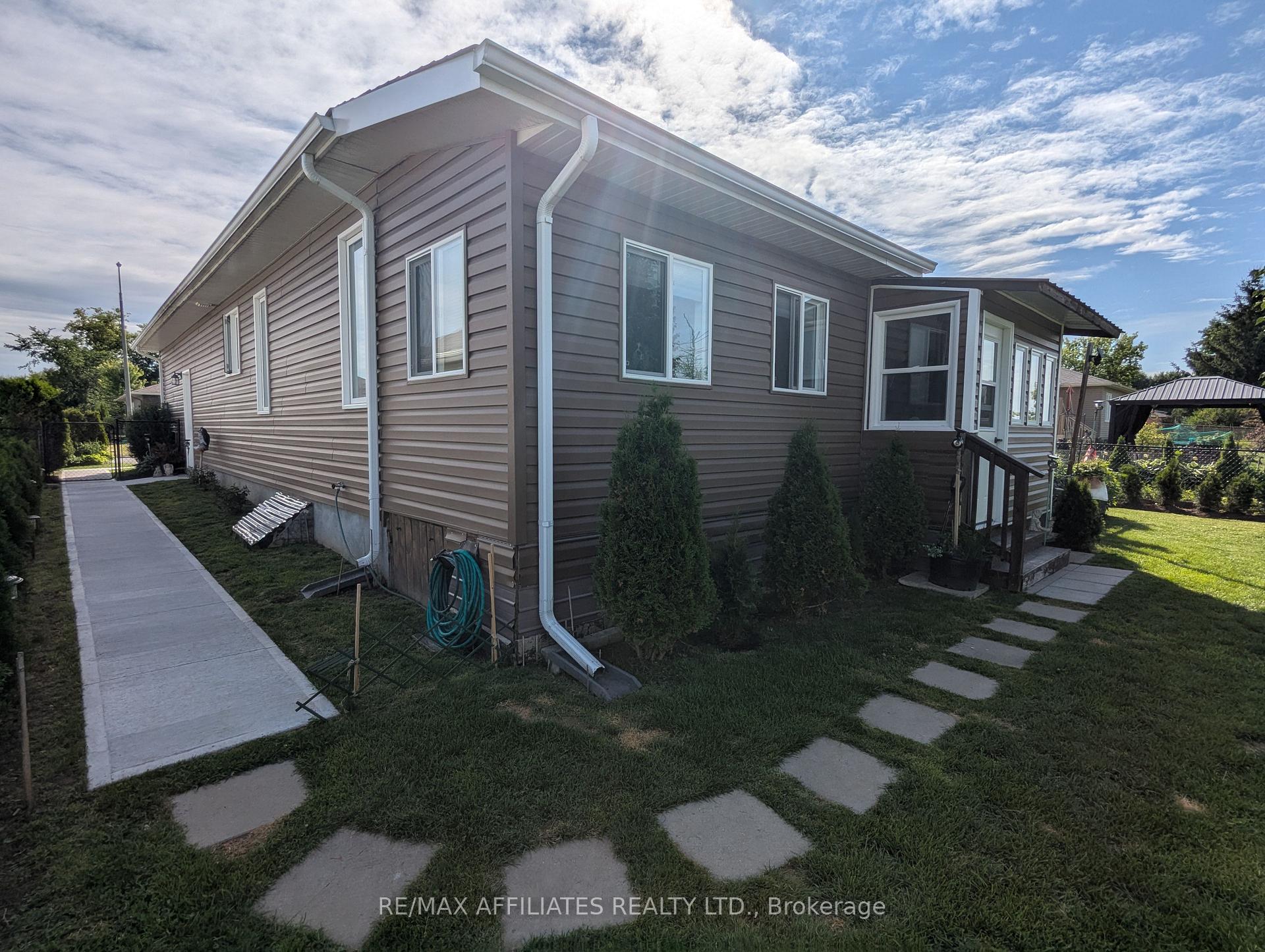 Photo 98 of 230 Wood Avenue, Smiths Falls — HOMEH