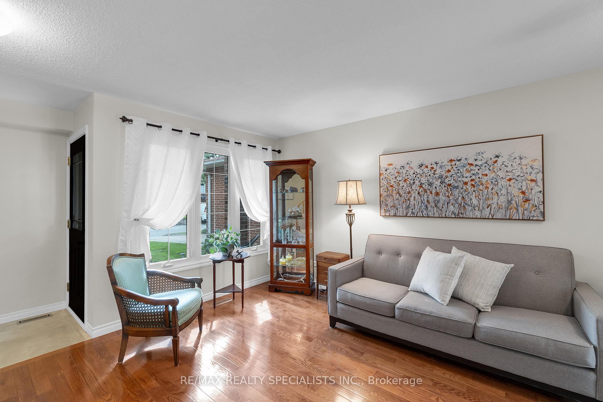Photo 2 of 64 Maplehurst Square, Brampton, Heart Lake East — HOMEH