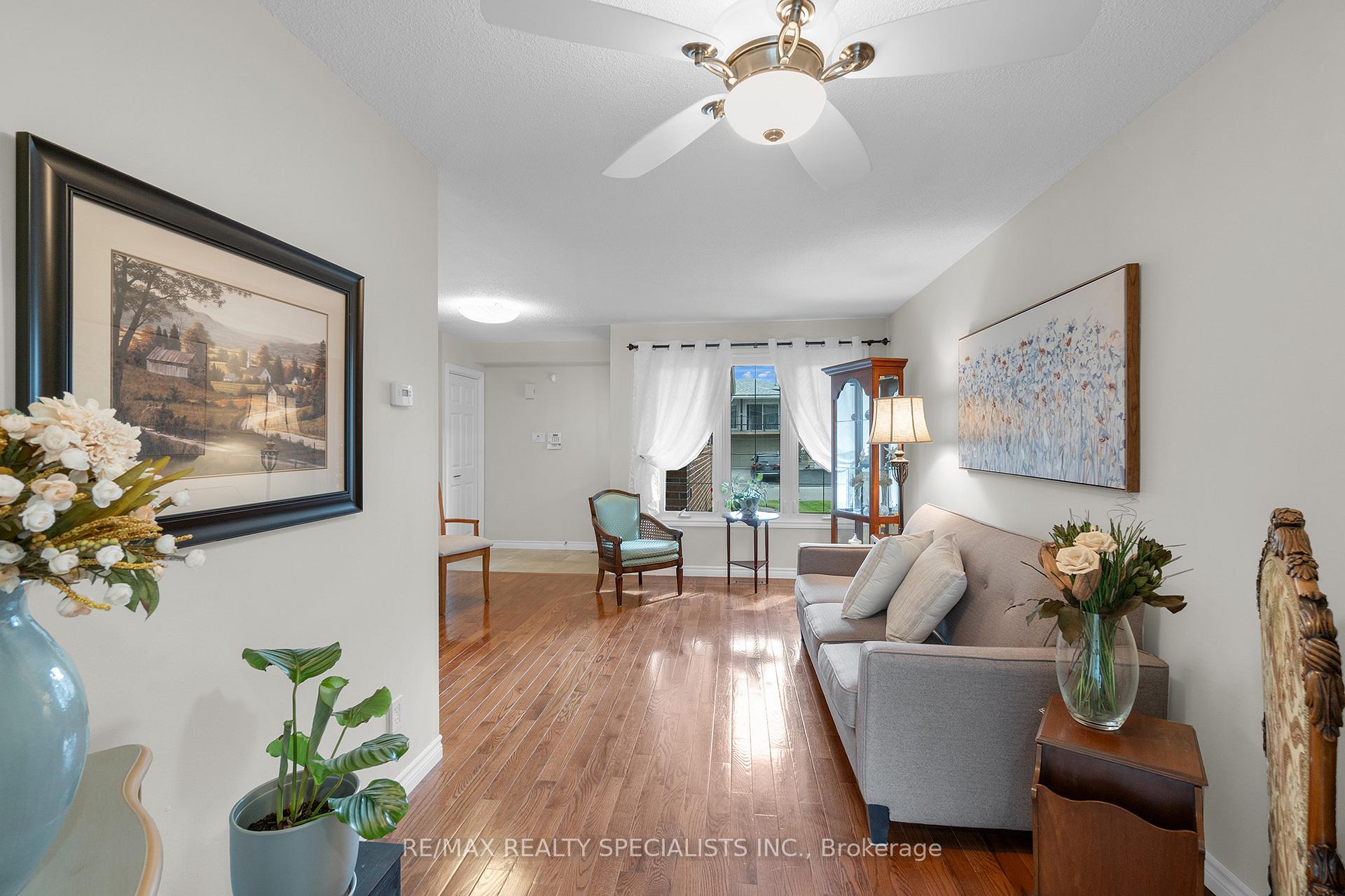 Photo 3 of 64 Maplehurst Square, Brampton, Heart Lake East — HOMEH