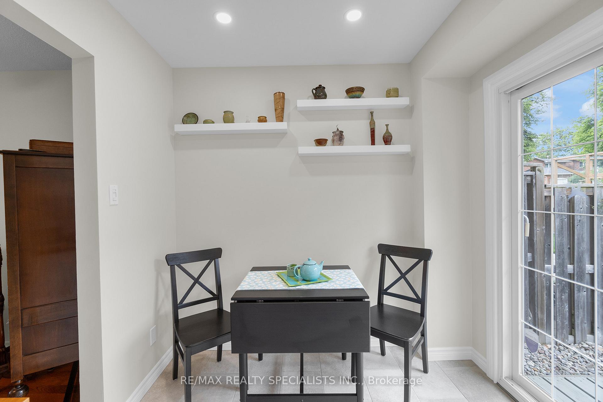 Photo 4 of 64 Maplehurst Square, Brampton, Heart Lake East — HOMEH