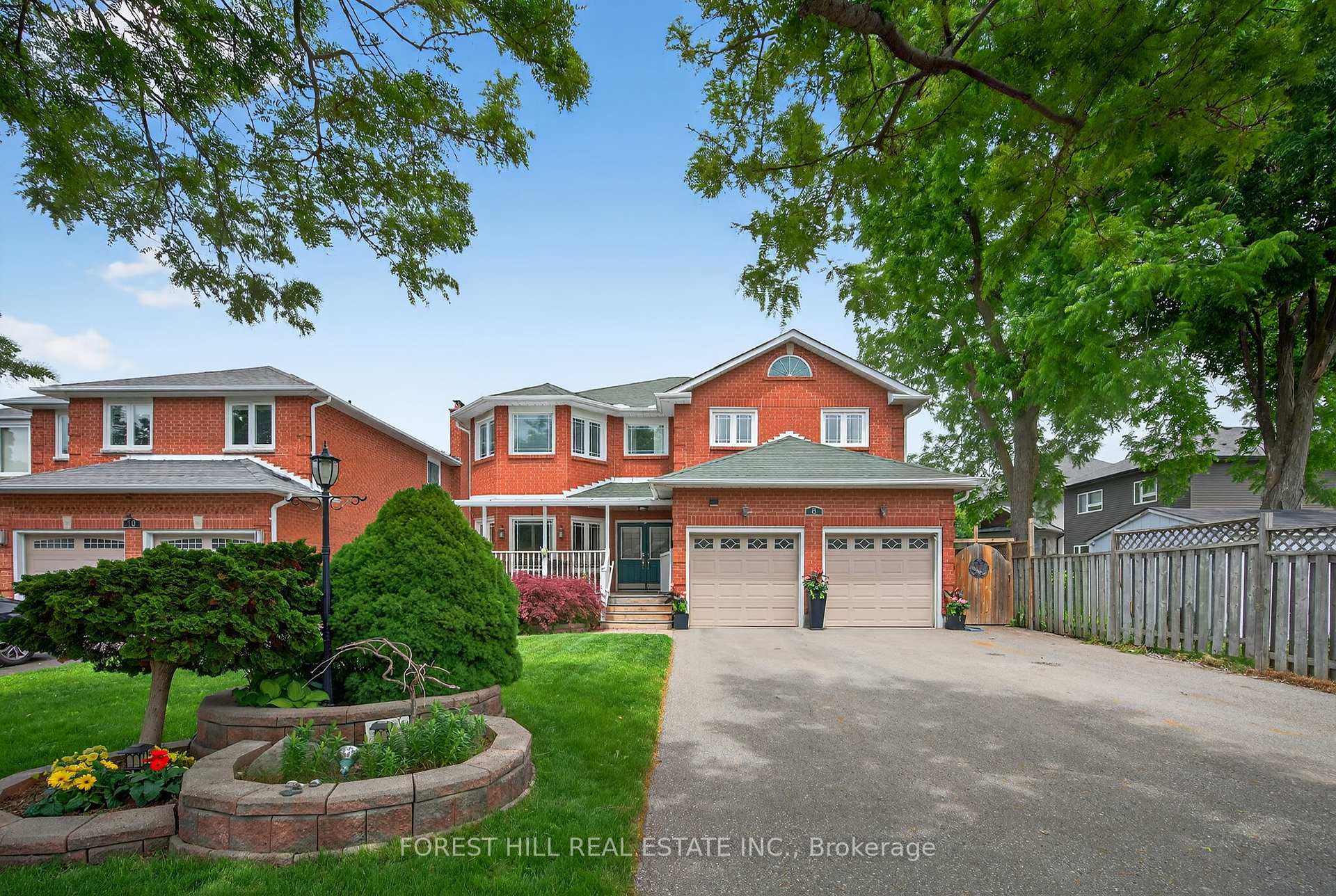 Photo 2 of 8 Bridle Court, Clarington, Courtice — HOMEH