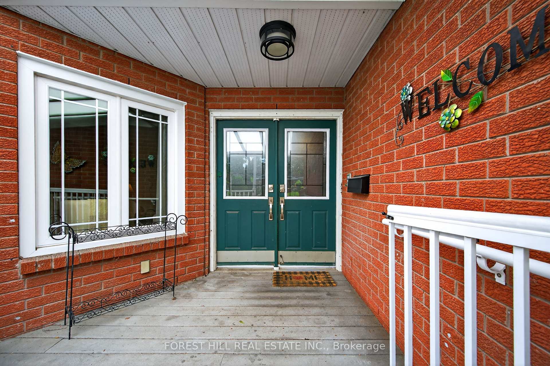 Photo 3 of 8 Bridle Court, Clarington, Courtice — HOMEH