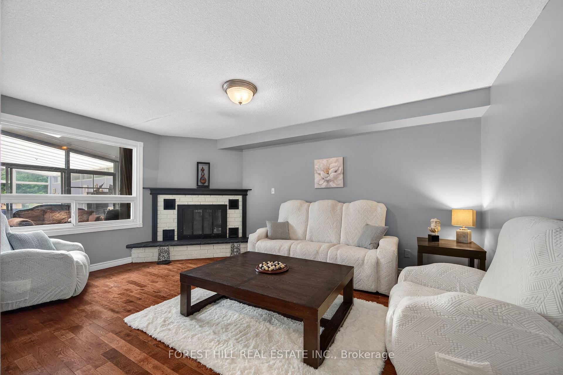 Photo 6 of 8 Bridle Court, Clarington, Courtice — HOMEH