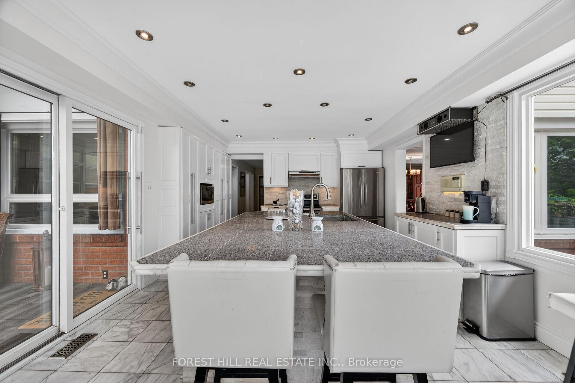Photo 7 of 8 Bridle Court, Clarington, Courtice — HOMEH