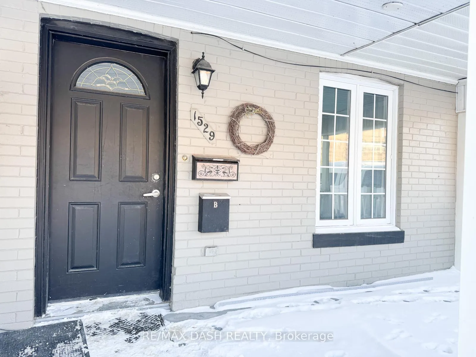 Front of Unit Bsmt, 1529 Queen Street E
