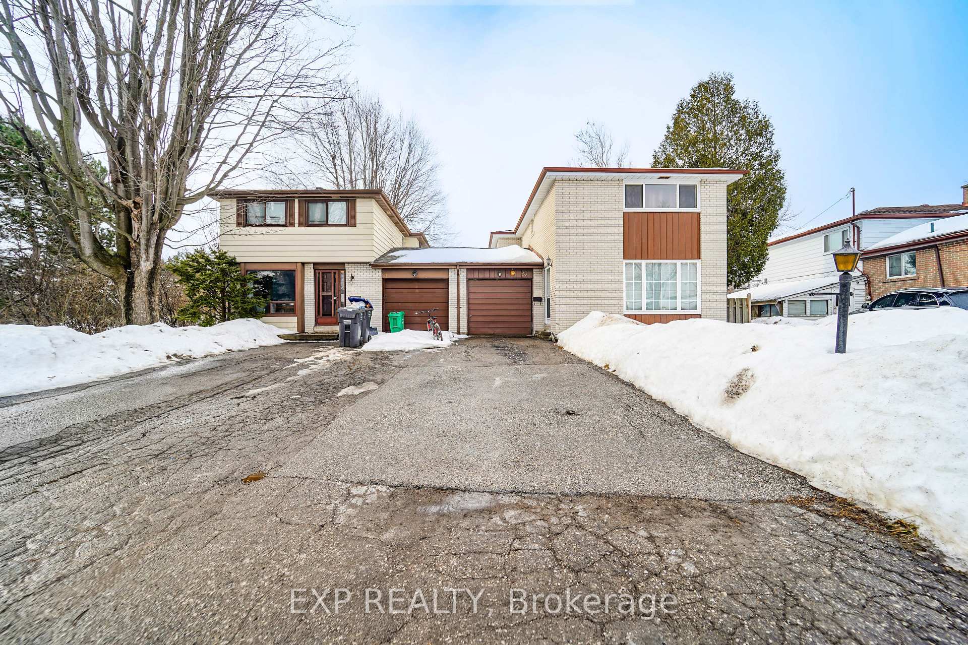 Photo 2 of 23 Cloverdale Drive, Brampton, Avondale — HOMEH