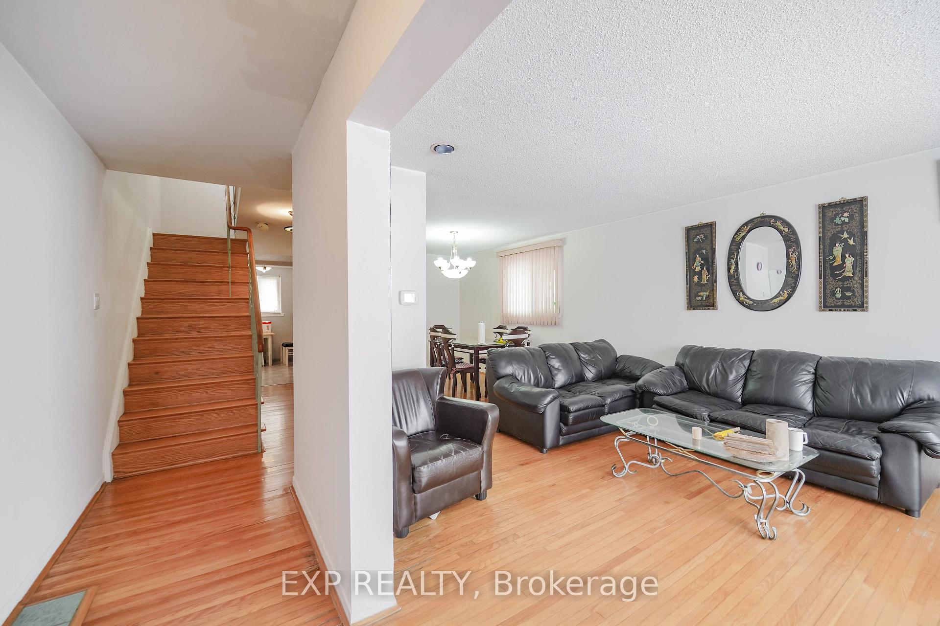 Photo 6 of 23 Cloverdale Drive, Brampton, Avondale — HOMEH