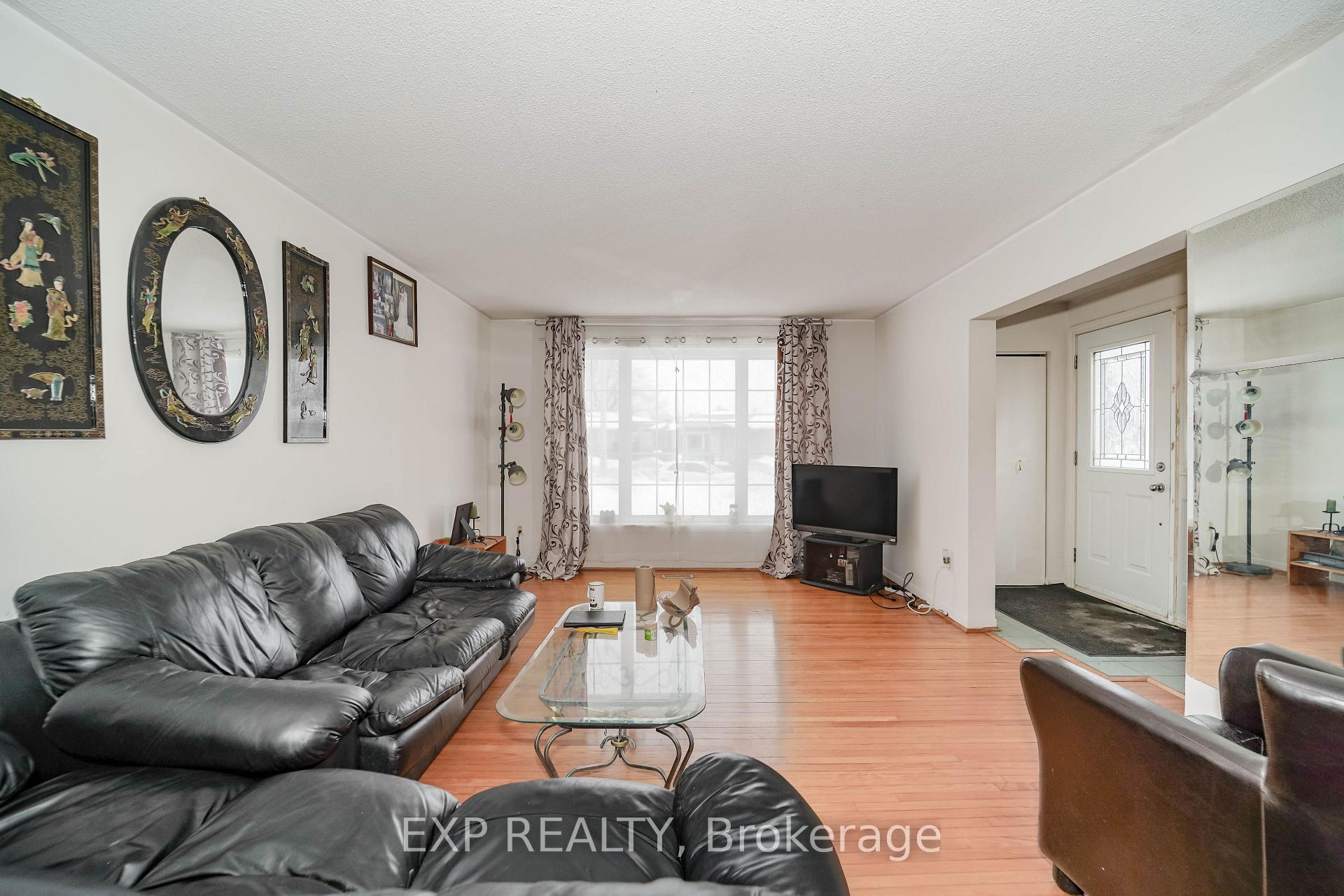 Photo 17 of 23 Cloverdale Drive, Brampton, Avondale — HOMEH