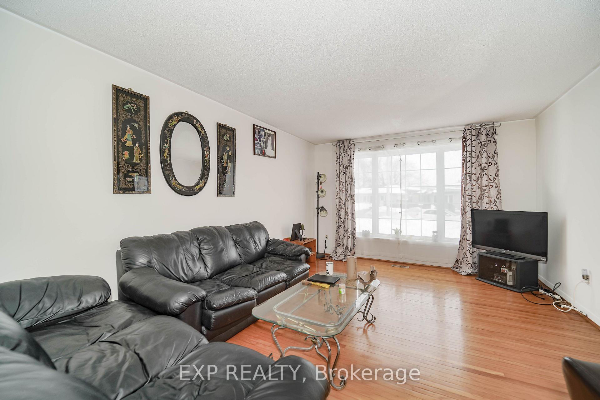 Photo 13 of 23 Cloverdale Drive, Brampton, Avondale — HOMEH