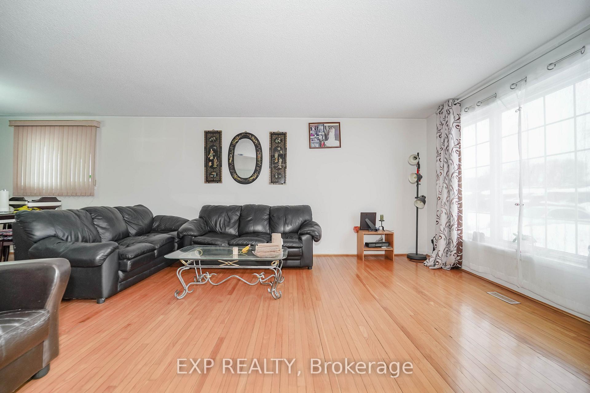 Photo 32 of 23 Cloverdale Drive, Brampton, Avondale — HOMEH