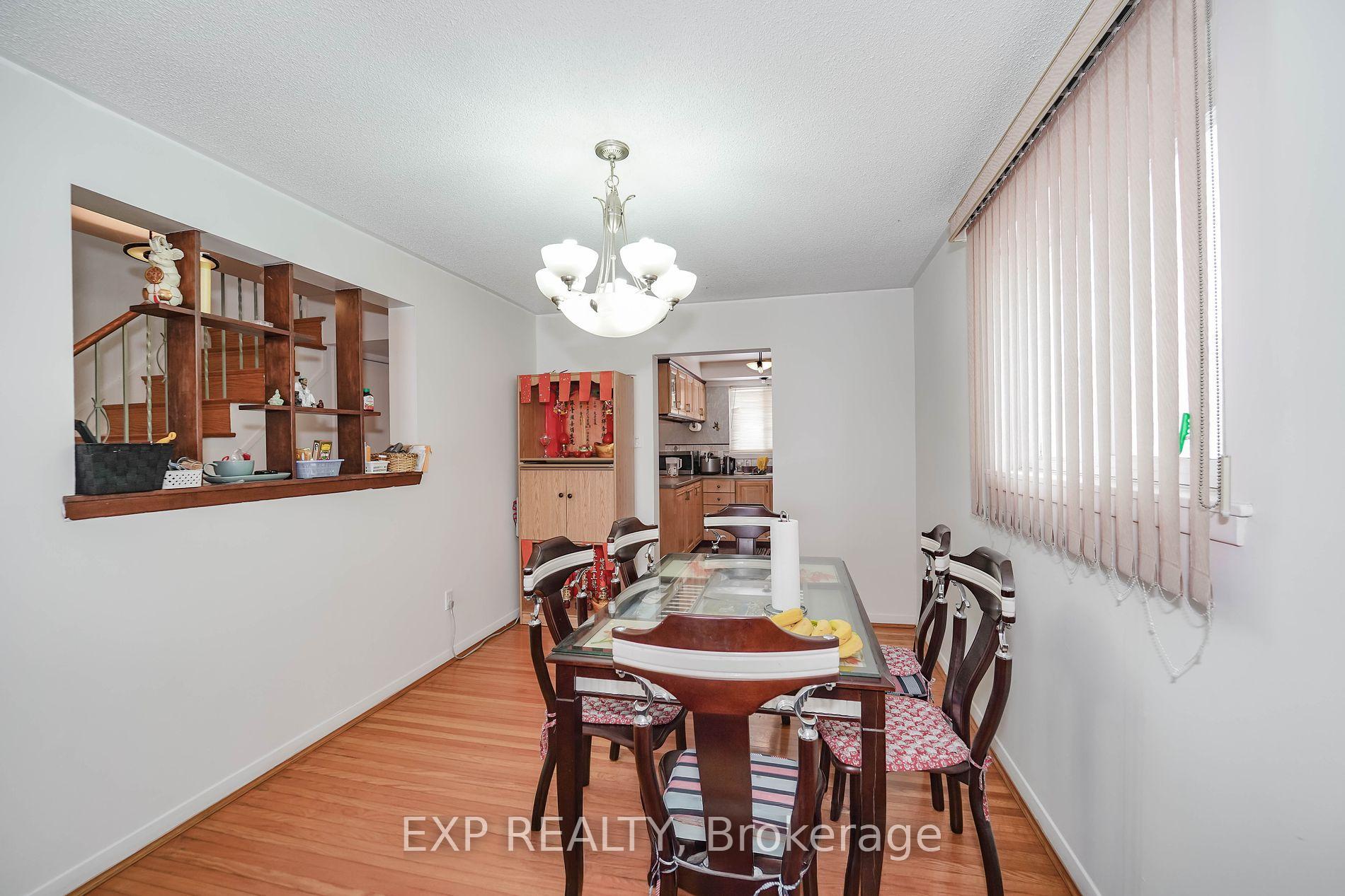 Photo 10 of 23 Cloverdale Drive, Brampton, Avondale — HOMEH