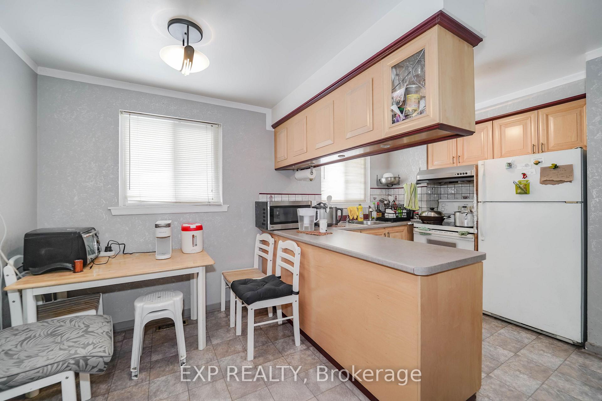 Photo 16 of 23 Cloverdale Drive, Brampton, Avondale — HOMEH