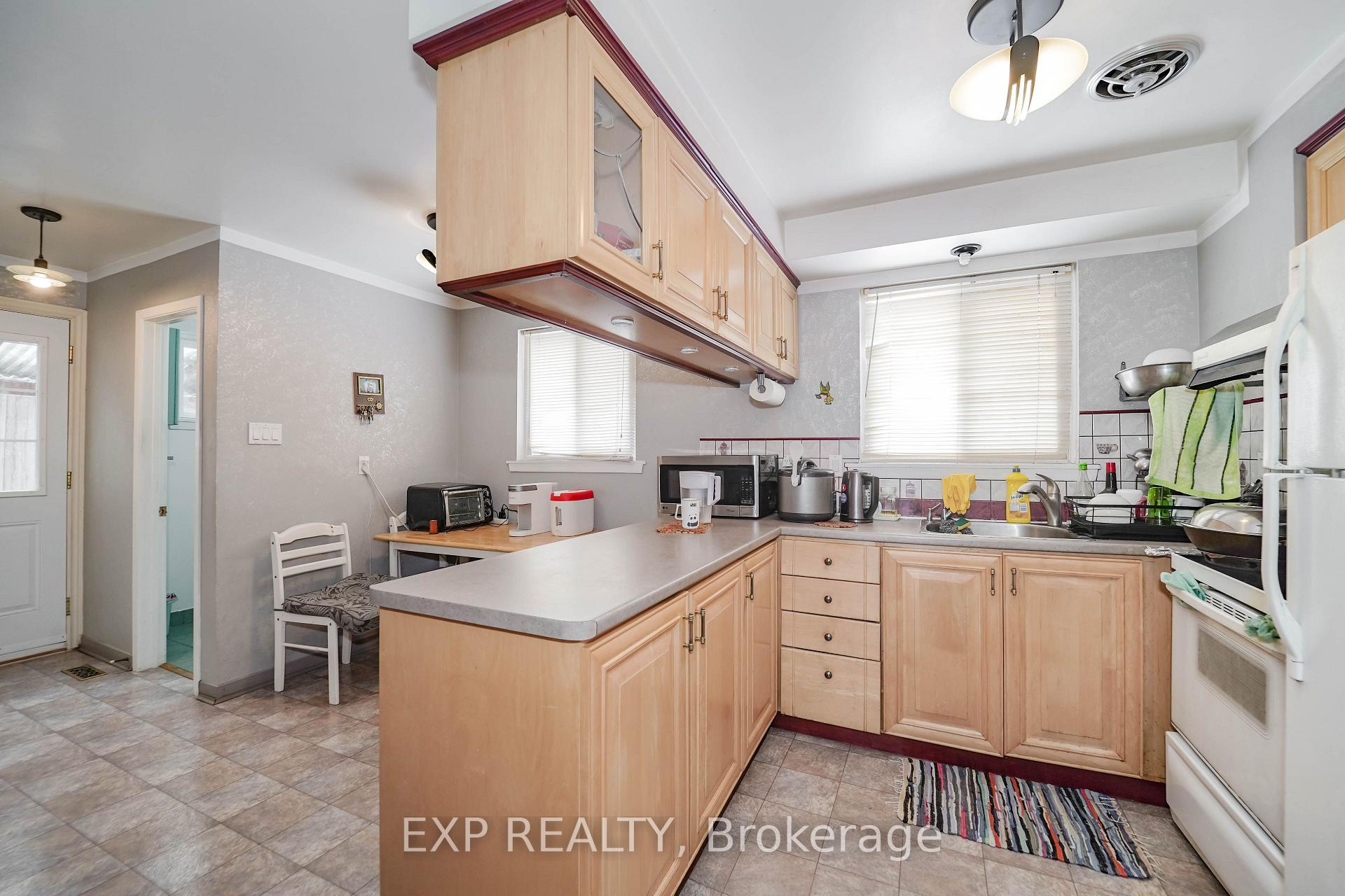 Photo 11 of 23 Cloverdale Drive, Brampton, Avondale — HOMEH