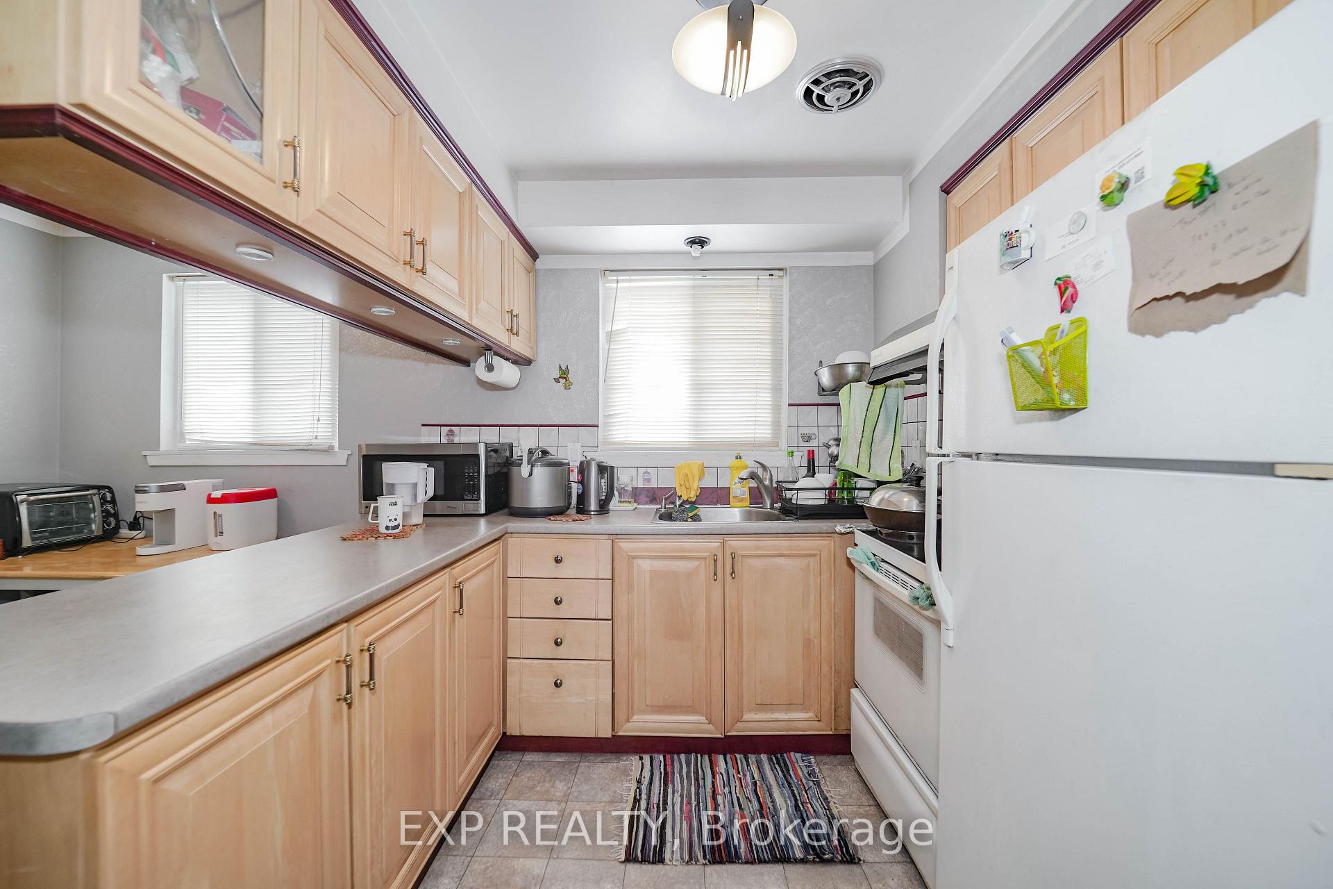 Photo 33 of 23 Cloverdale Drive, Brampton, Avondale — HOMEH
