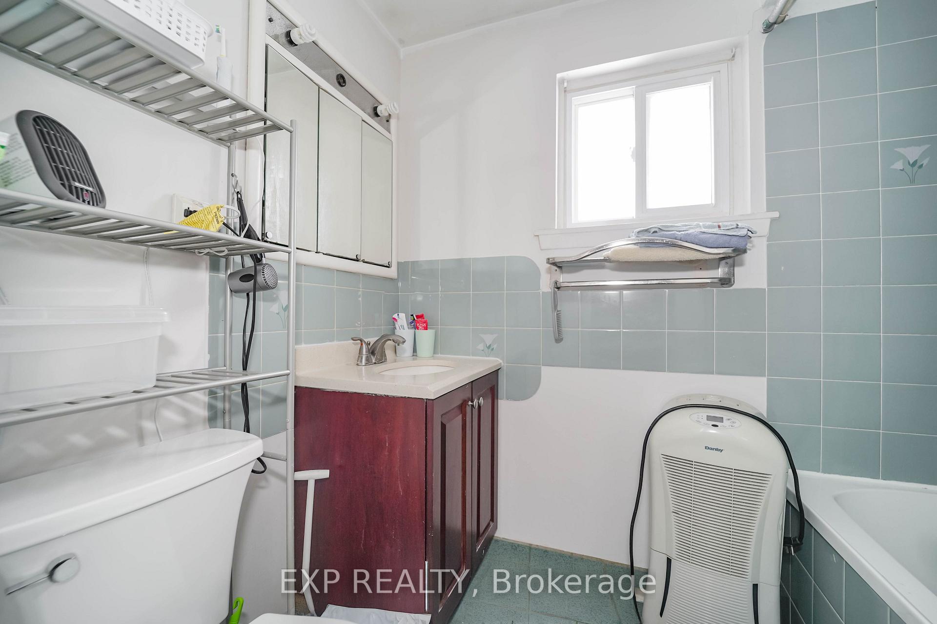 Photo 19 of 23 Cloverdale Drive, Brampton, Avondale — HOMEH