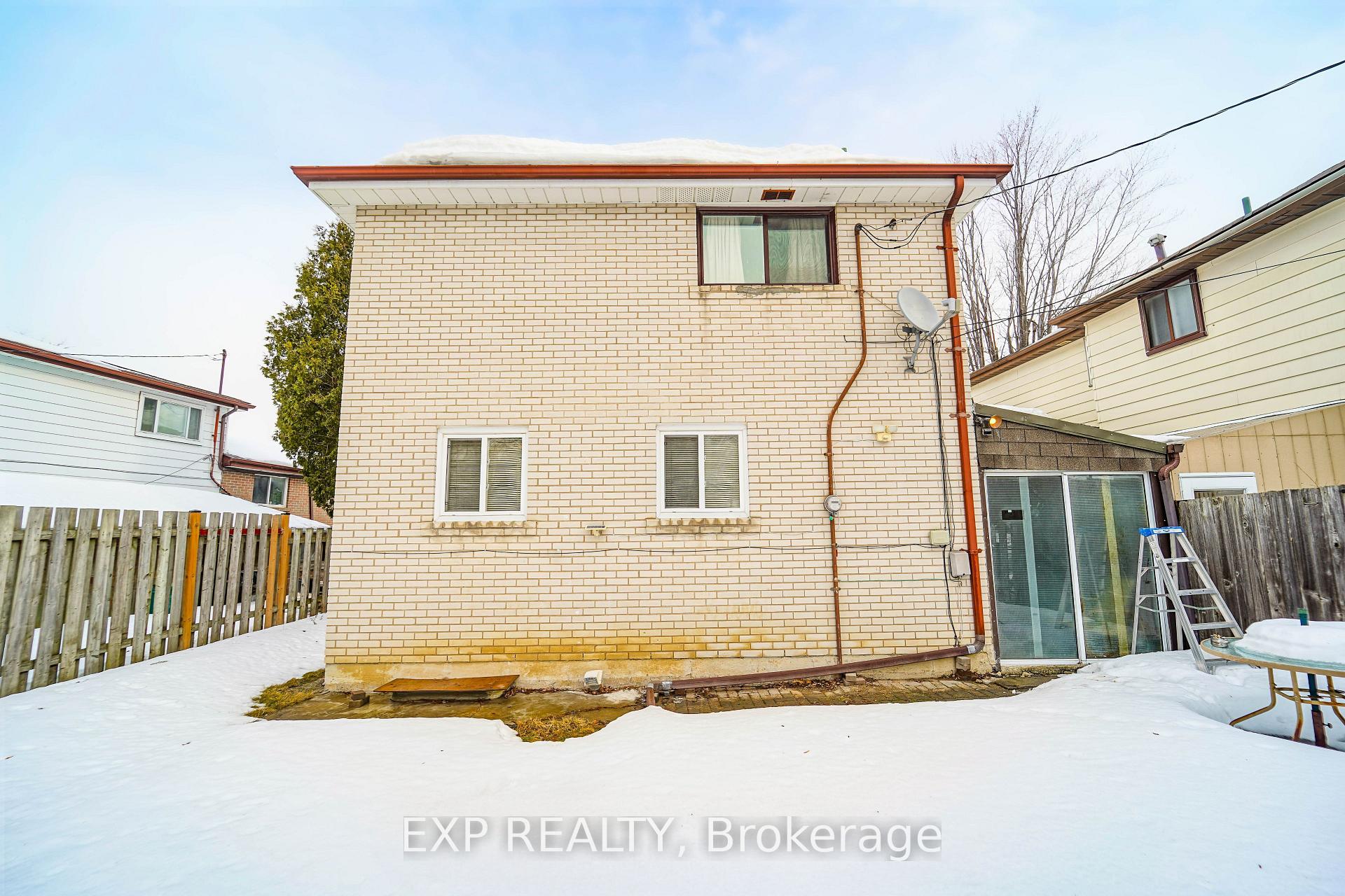 Photo 24 of 23 Cloverdale Drive, Brampton, Avondale — HOMEH