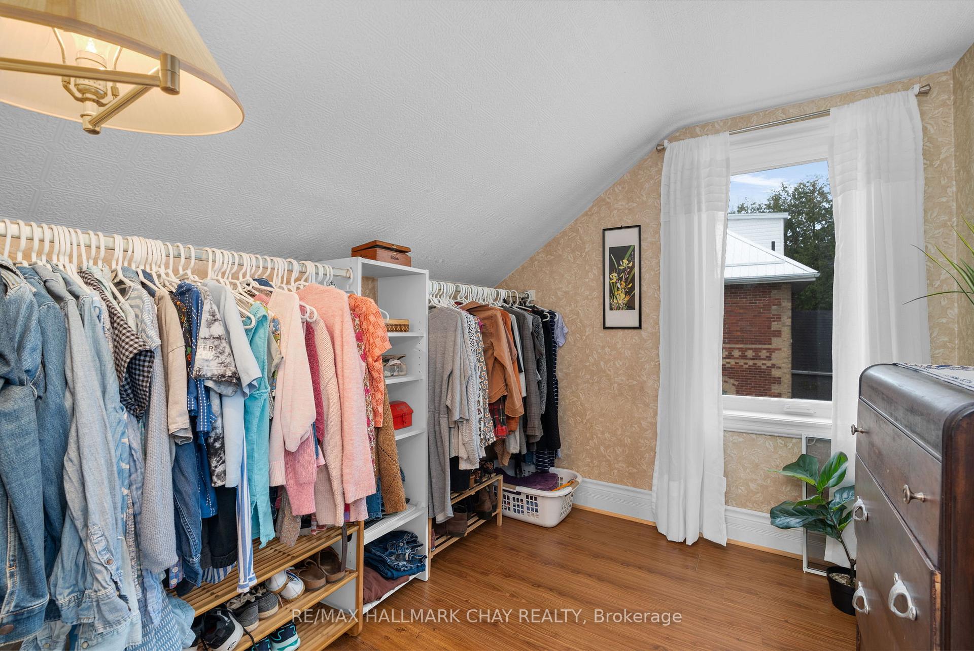 Photo 43 of 4 Wellington Street E, Clearview, Creemore — HOMEH