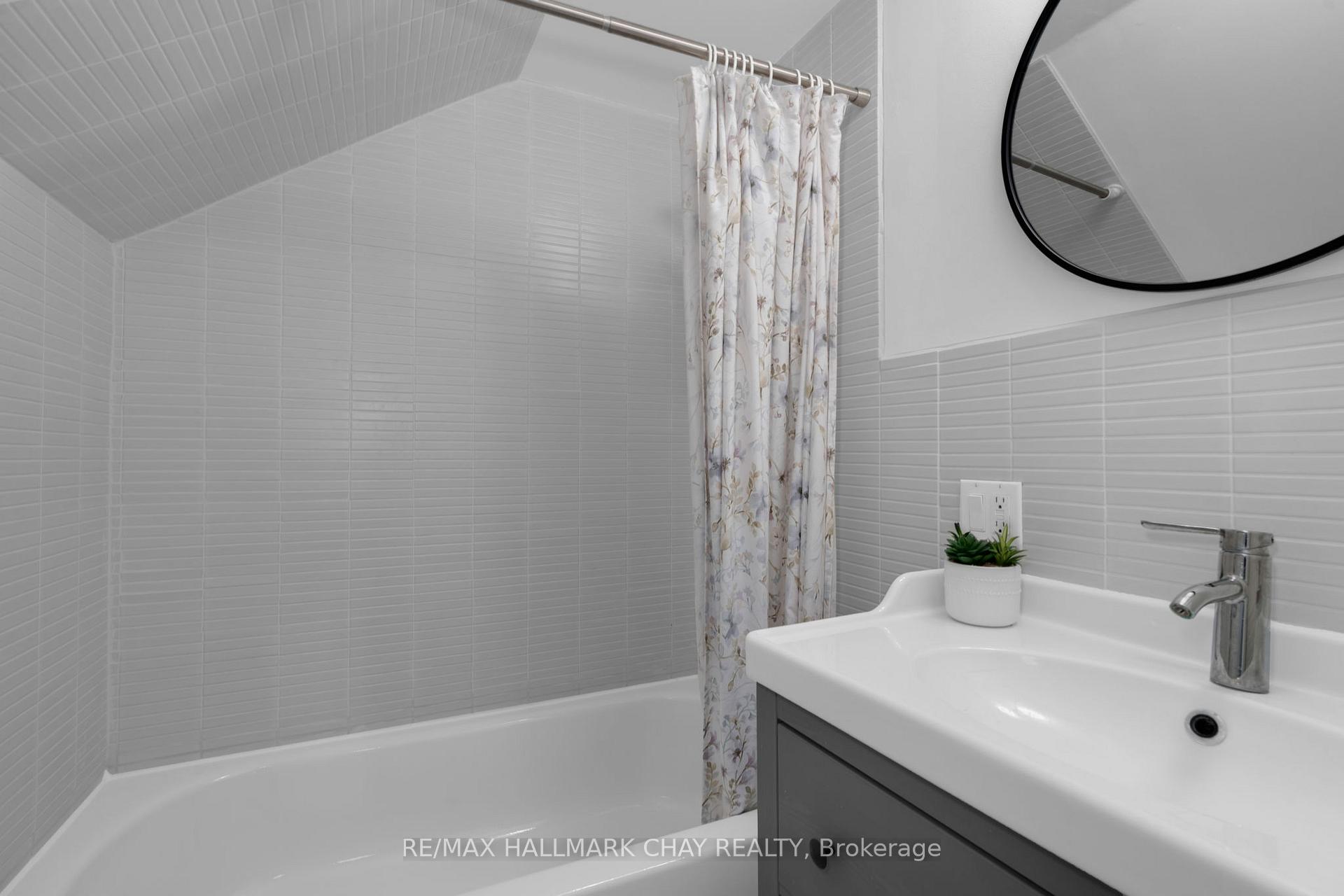 Photo 44 of 4 Wellington Street E, Clearview, Creemore — HOMEH