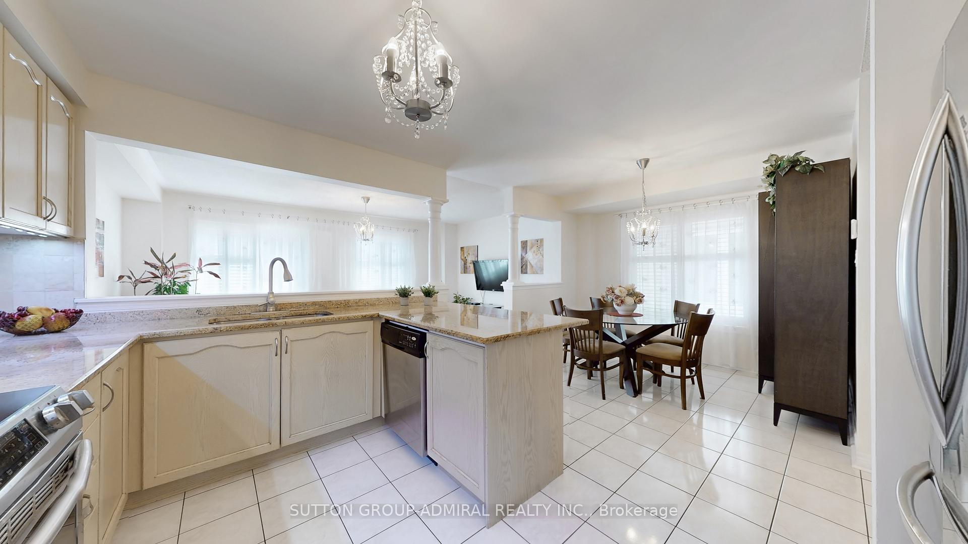 Photo 11 of 7 Rockview Gardens, Vaughan, Concord — HOMEH