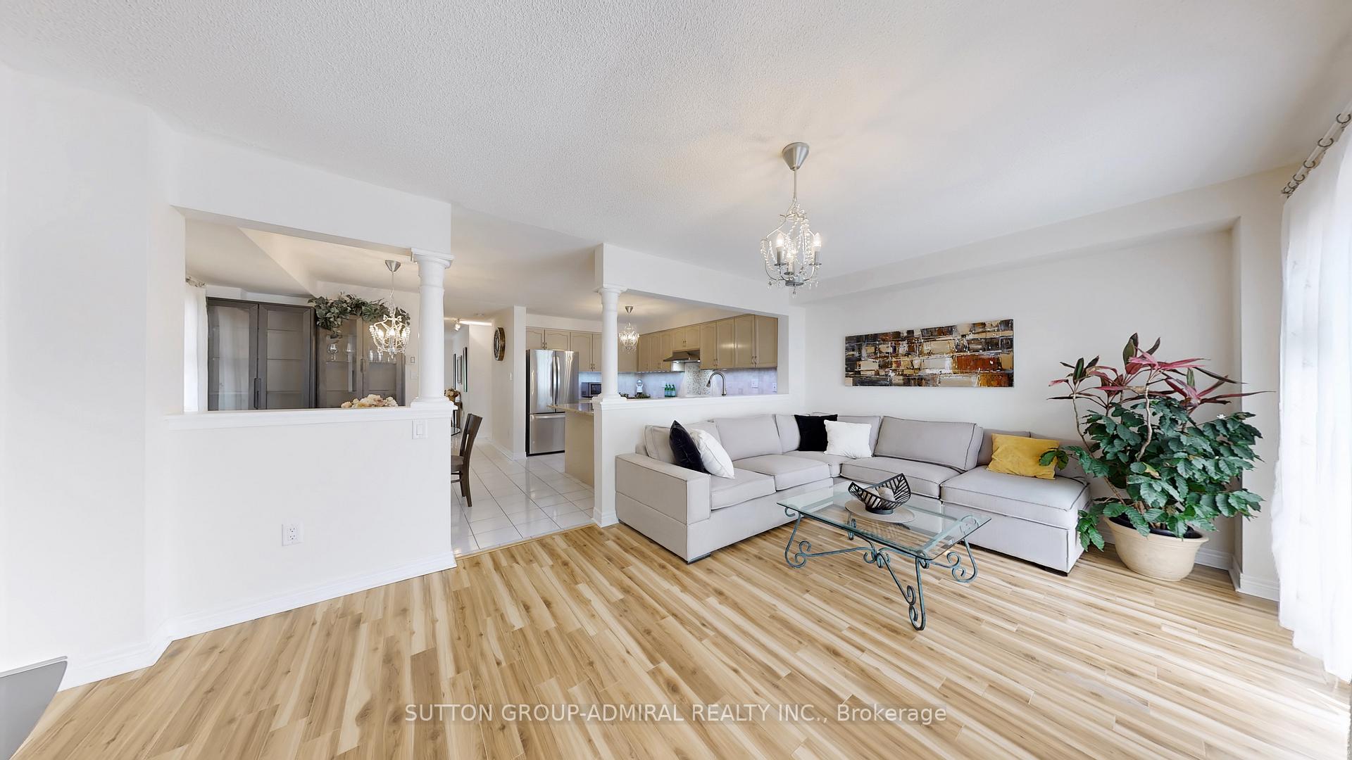 Photo 16 of 7 Rockview Gardens, Vaughan, Concord — HOMEH
