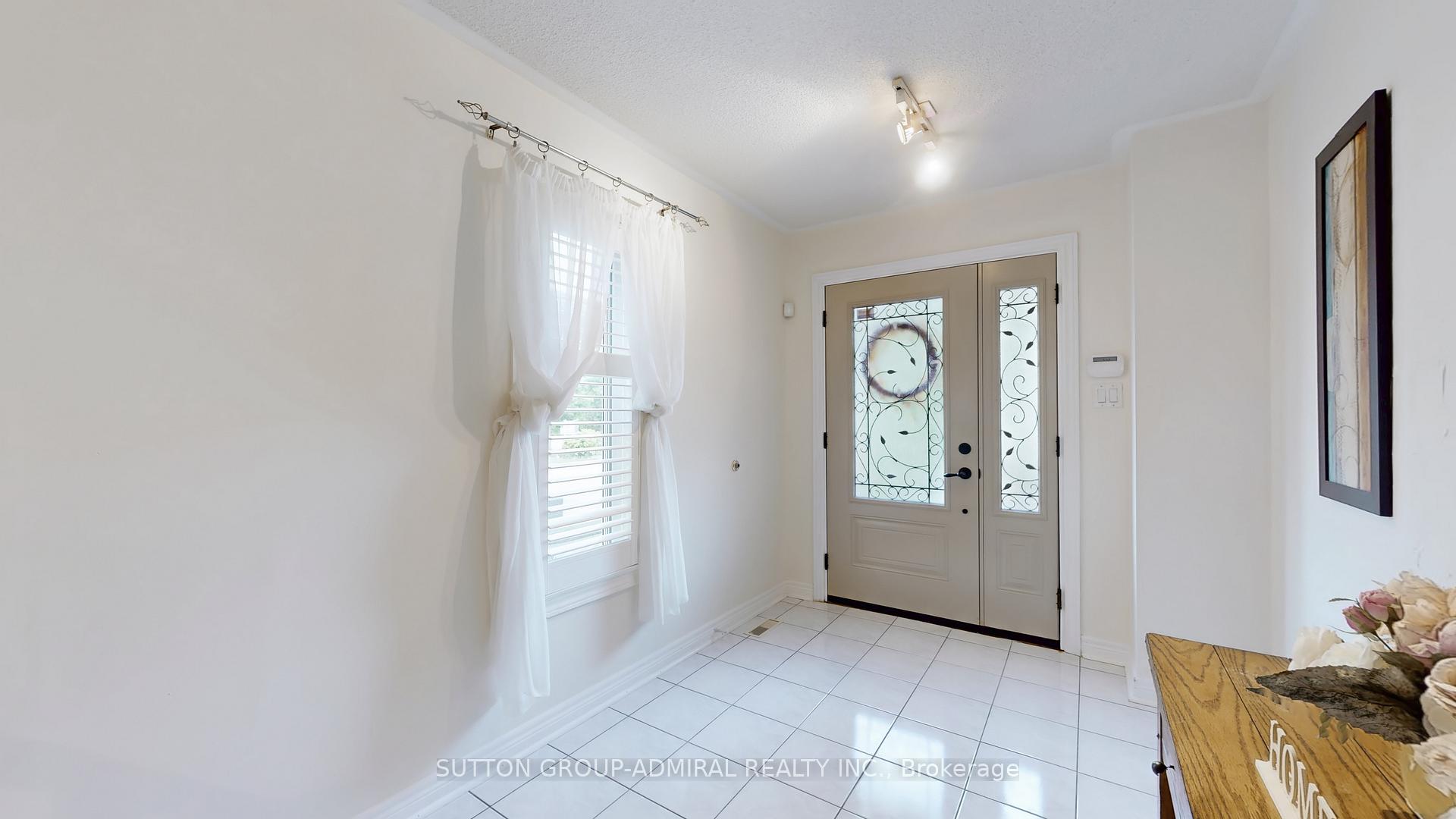 Photo 23 of 7 Rockview Gardens, Vaughan, Concord — HOMEH