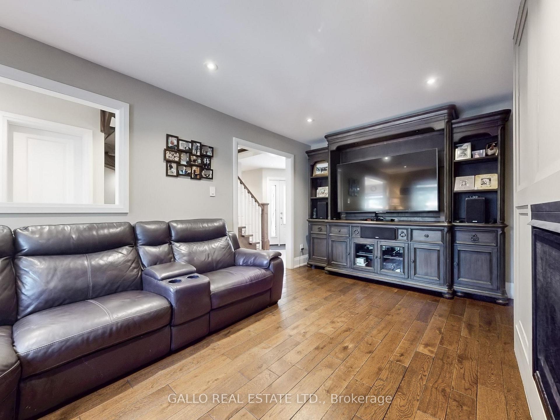 Photo 3 of 45 Timbermill Crescent, Markham, Raymerville — HOMEH