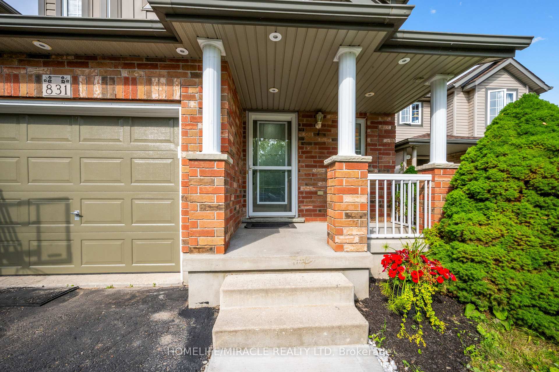 Photo 4 of 831 Whitecap Avenue, Waterloo — HOMEH