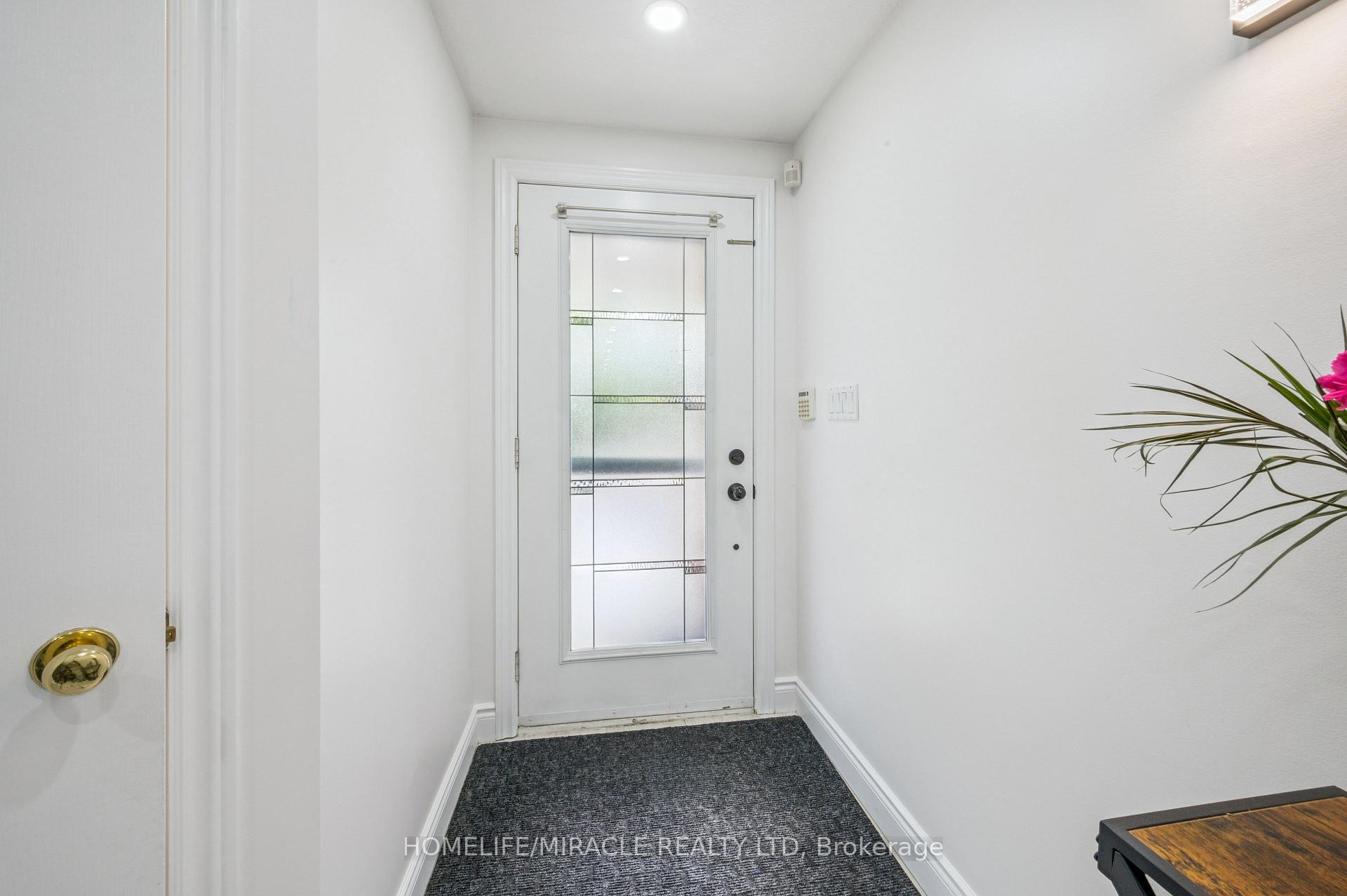 Photo 5 of 831 Whitecap Avenue, Waterloo — HOMEH