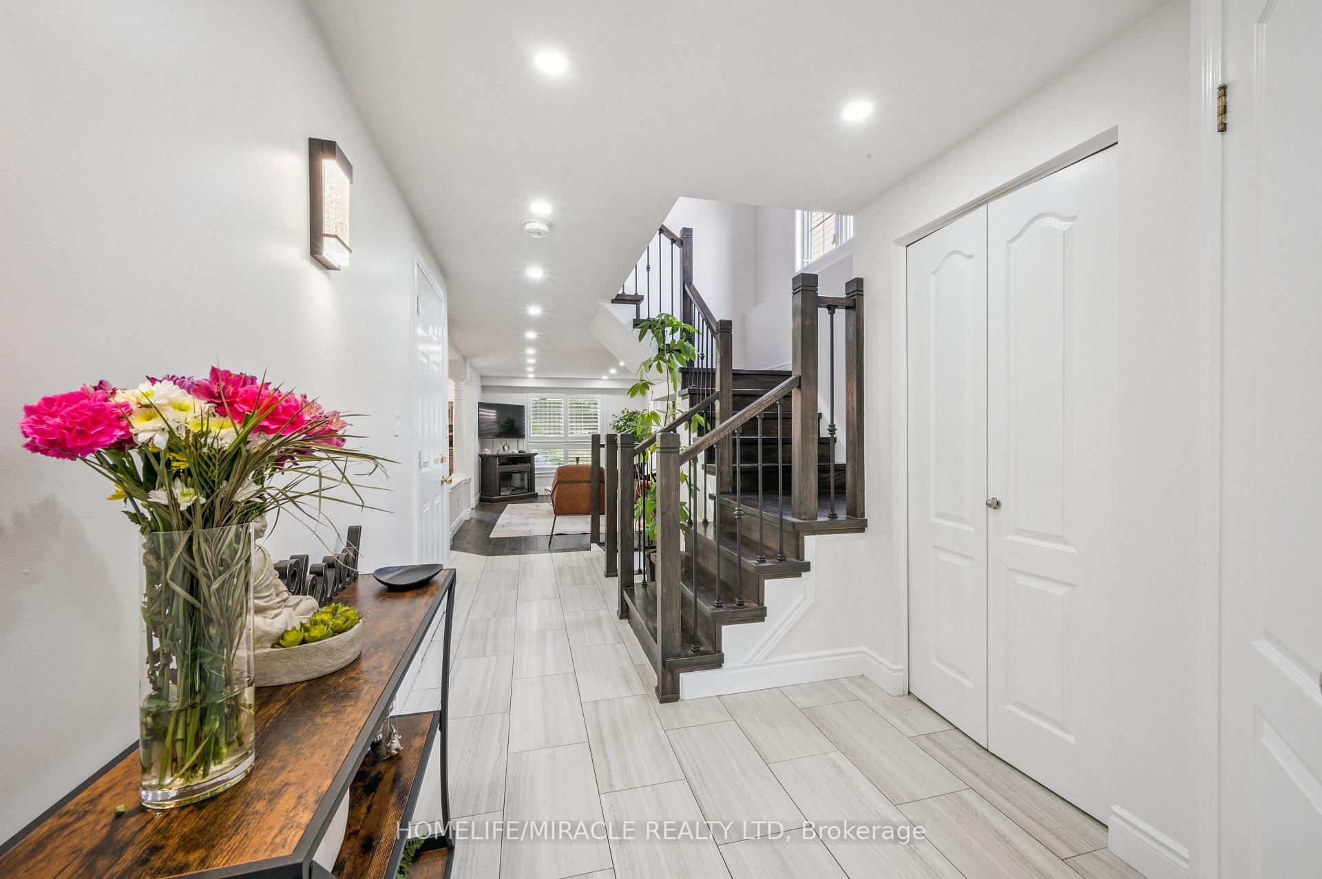 Photo 6 of 831 Whitecap Avenue, Waterloo — HOMEH
