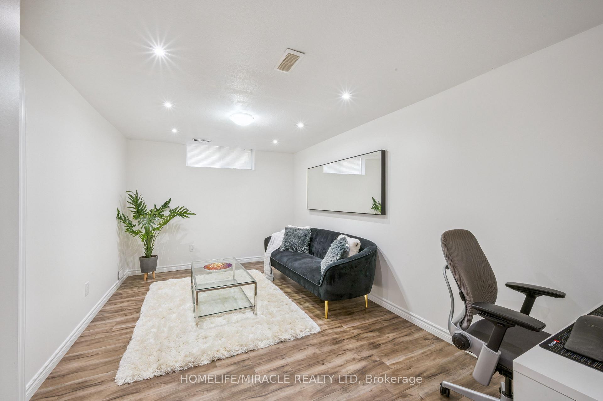 Photo 23 of 831 Whitecap Avenue, Waterloo — HOMEH