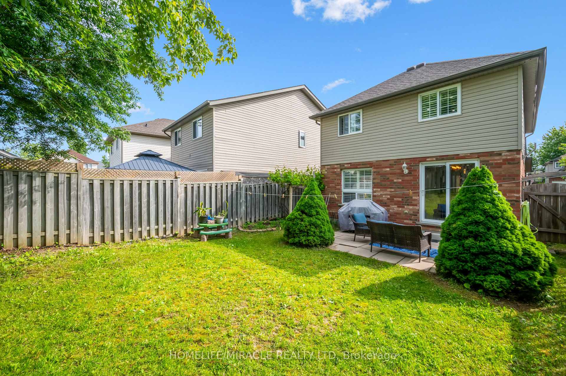 Photo 31 of 831 Whitecap Avenue, Waterloo — HOMEH