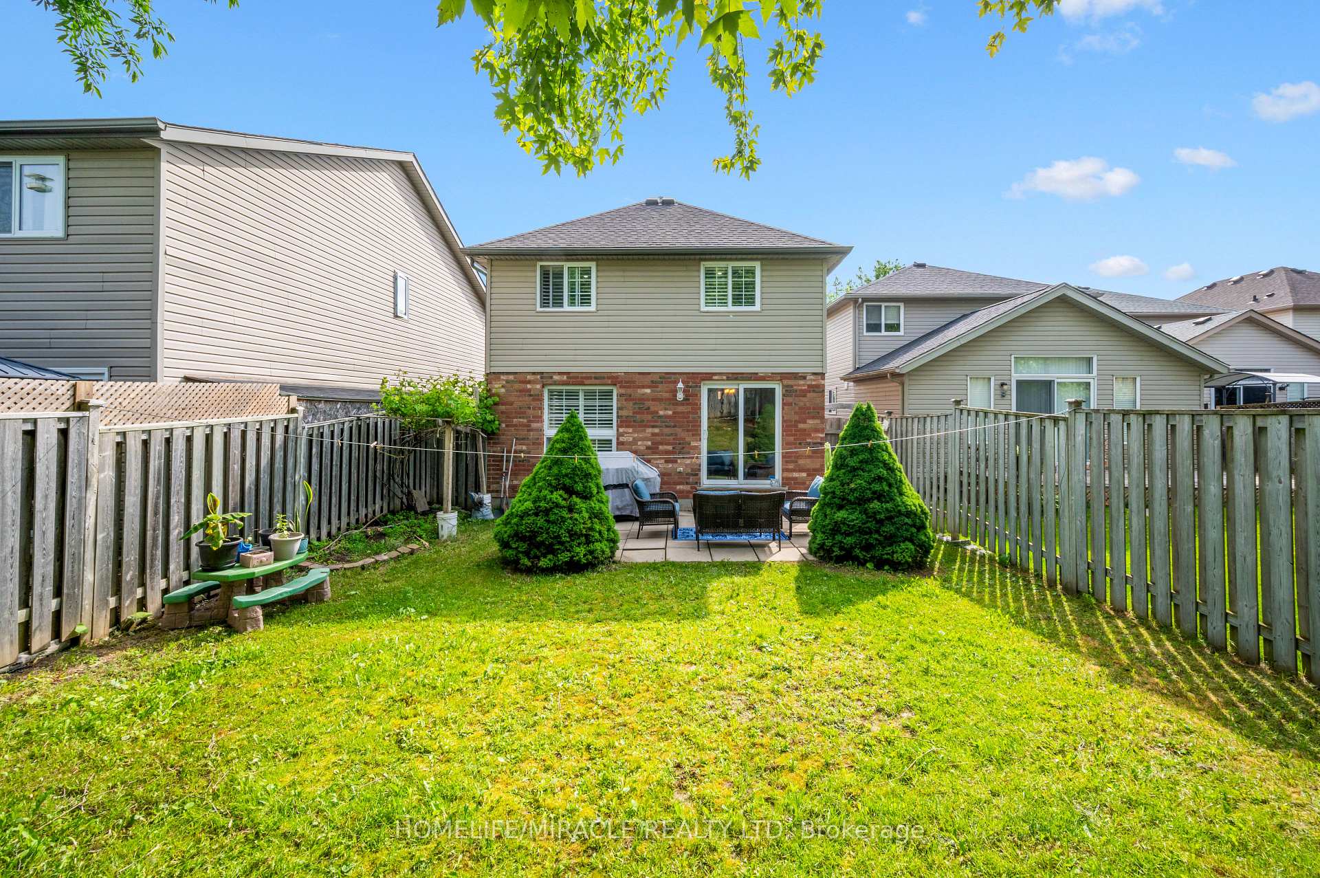 Photo 32 of 831 Whitecap Avenue, Waterloo — HOMEH