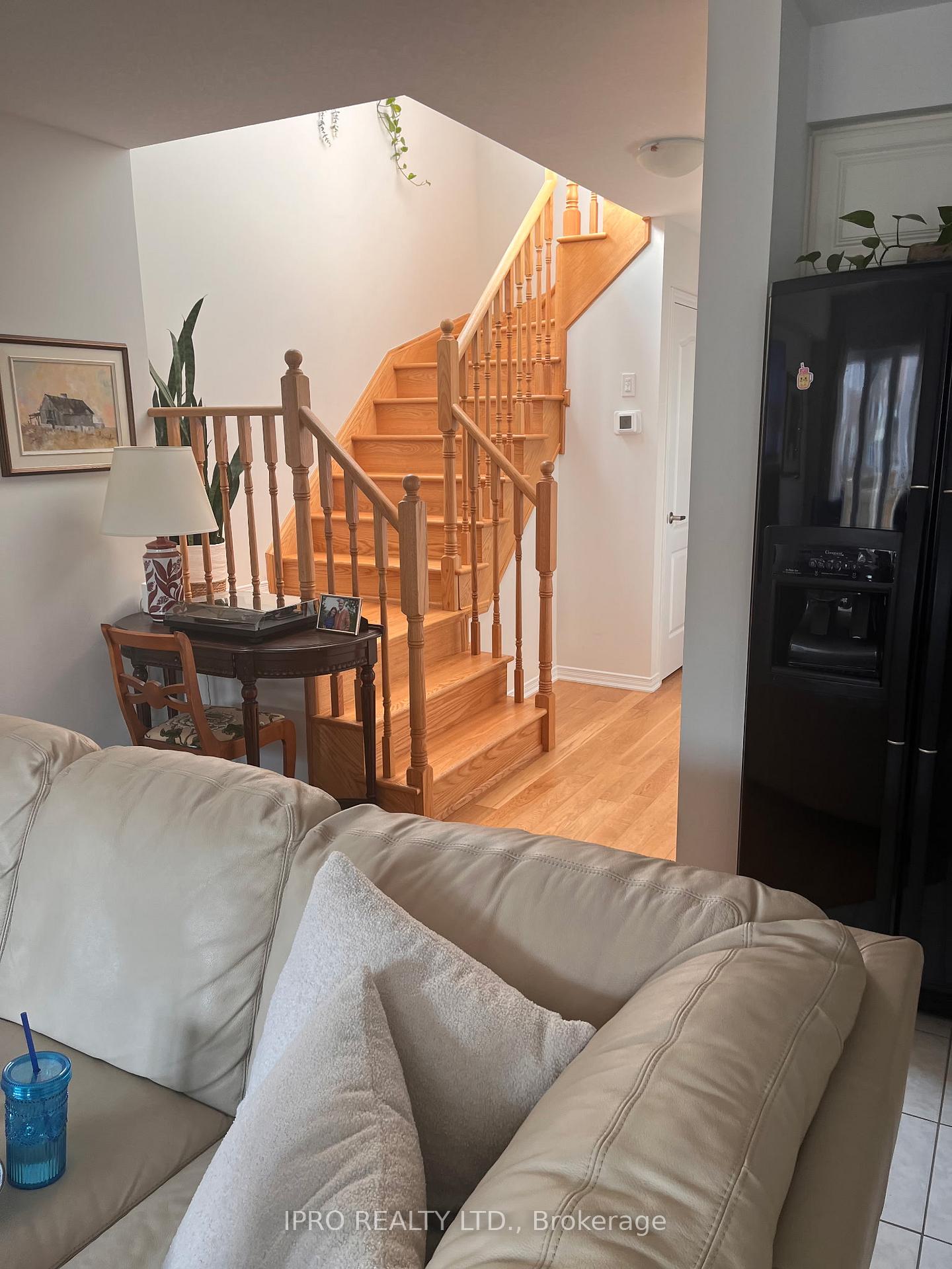 Photo 4 of 343 Pumpkin Pass, Hamilton, Binbrook — HOMEH