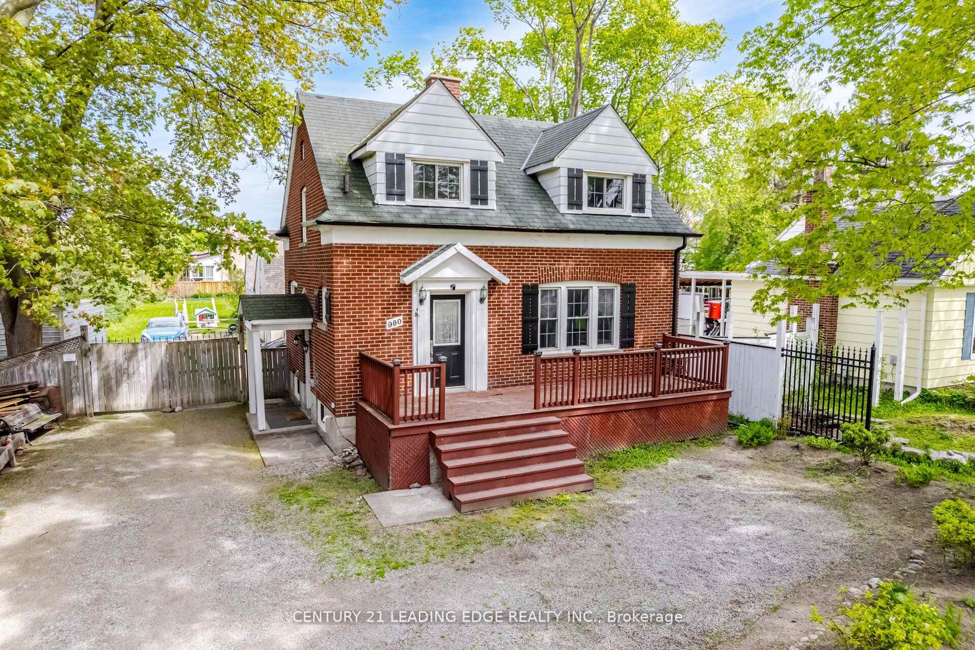 Front of 980 King Street E