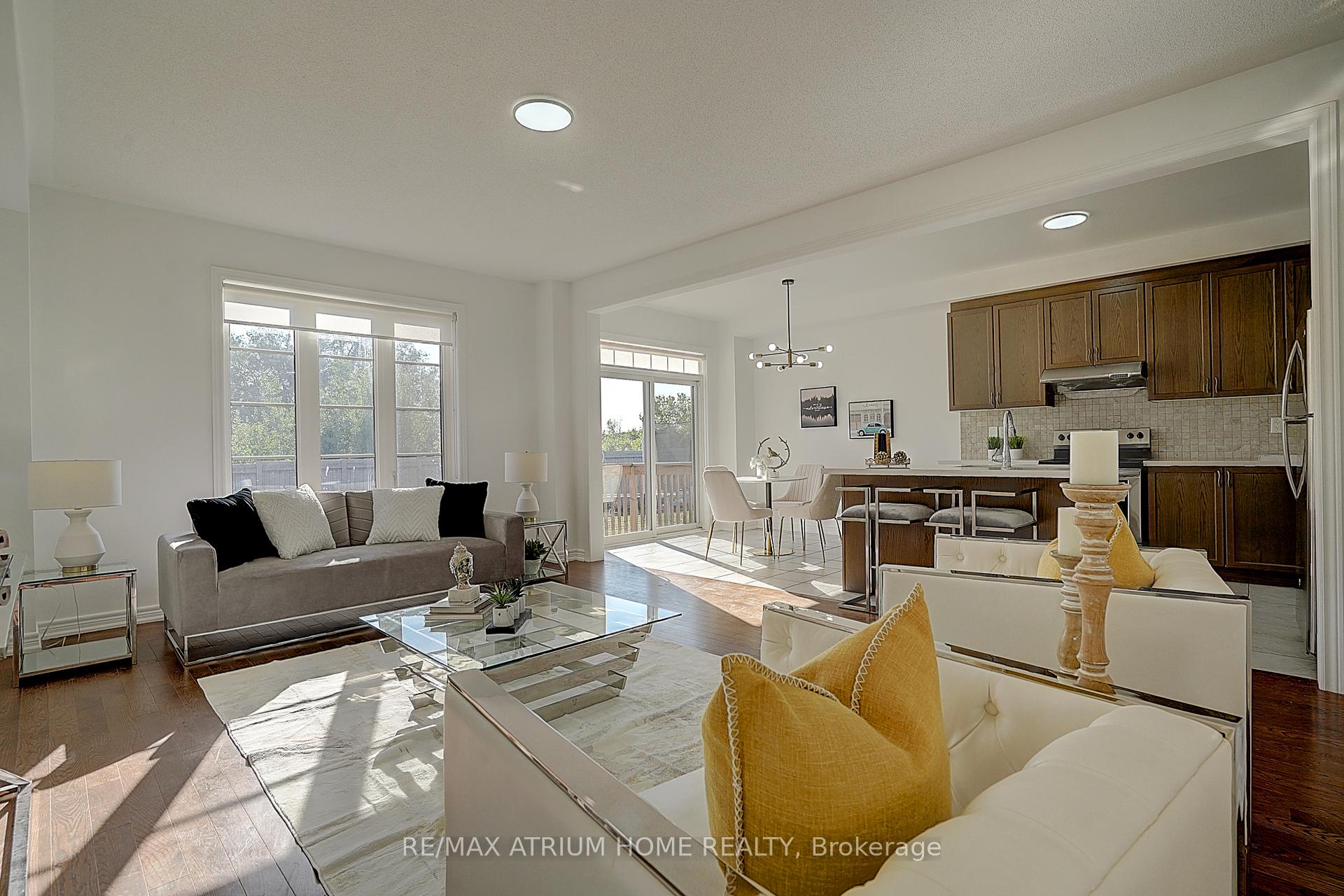 Photo 3 of 26 Decast Crescent, Markham, Box Grove — HOMEH