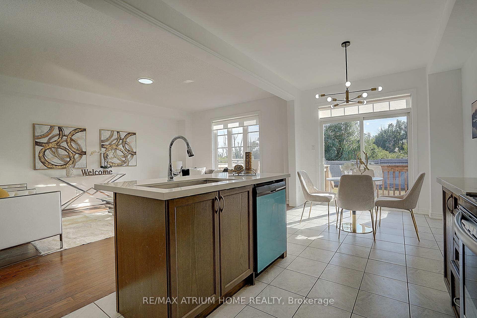 Photo 4 of 26 Decast Crescent, Markham, Box Grove — HOMEH