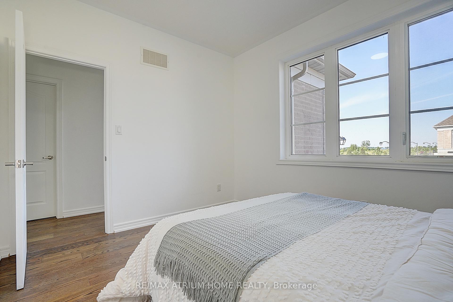 Photo 33 of 26 Decast Crescent, Markham, Box Grove — HOMEH
