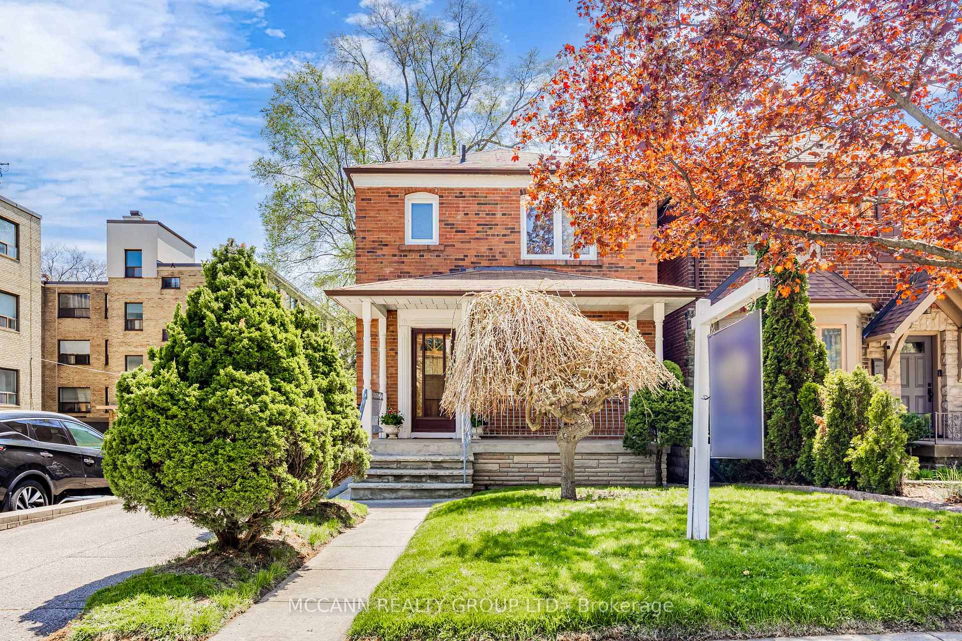 Front of 407 Roselawn Avenue