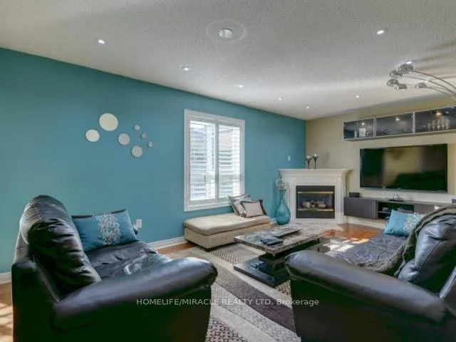 Photo 4 of 16 Deforest Drive, Brampton, Fletcher's Meadow — HOMEH