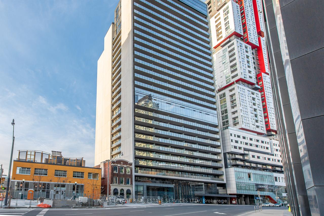 Front of Unit 2116, 330 Richmond Street W
