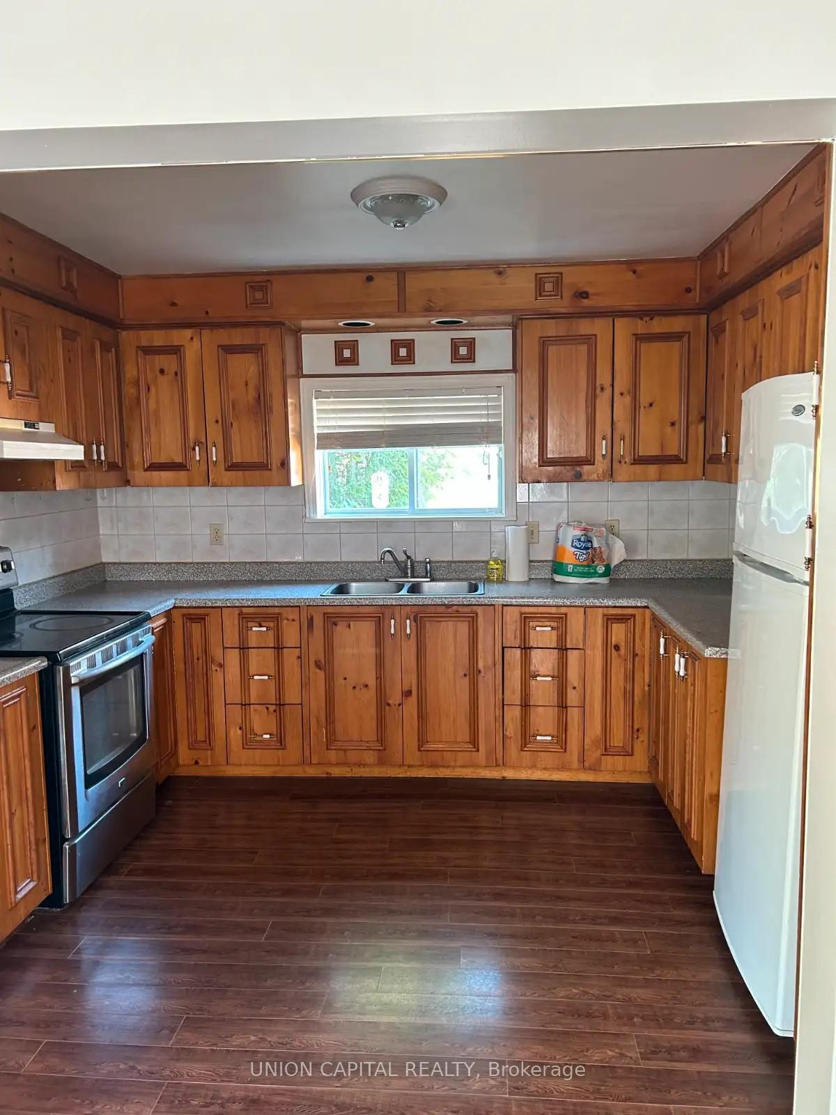 Photo 3 of 74 37th Street N, Wasaga Beach — HOMEH