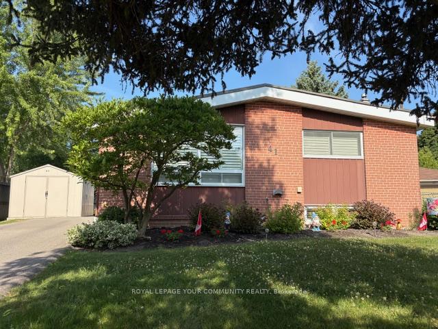 Photo 2 of 41 Knowles Crescent, Aurora, Aurora Highlands — HOMEH