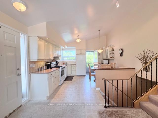 Photo 4 of 41 Knowles Crescent, Aurora, Aurora Highlands — HOMEH